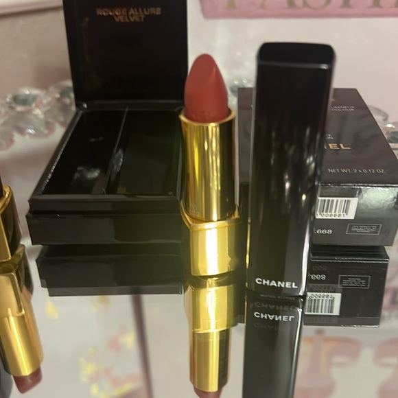 Host pick!♥️Chanel Rouge Allure Velvet Limited Edition Set of 2 - Picture 5 of 11